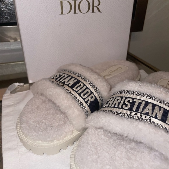 Christian Dior Dway White Shearling Fur Logo Chunky Slide Flat Sandal - Picture 4 of 11